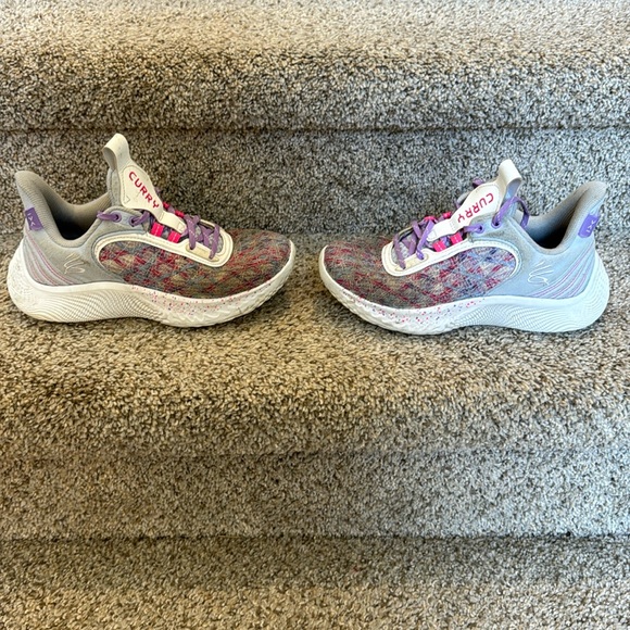 Under Armor Girl Dad Curry 9’s - Picture 1 of 4